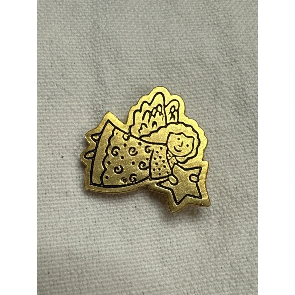 Vintage Gold Tone Angel Holding Star Lapel Pin Whimsical Celestial Brooch 1 Inch
